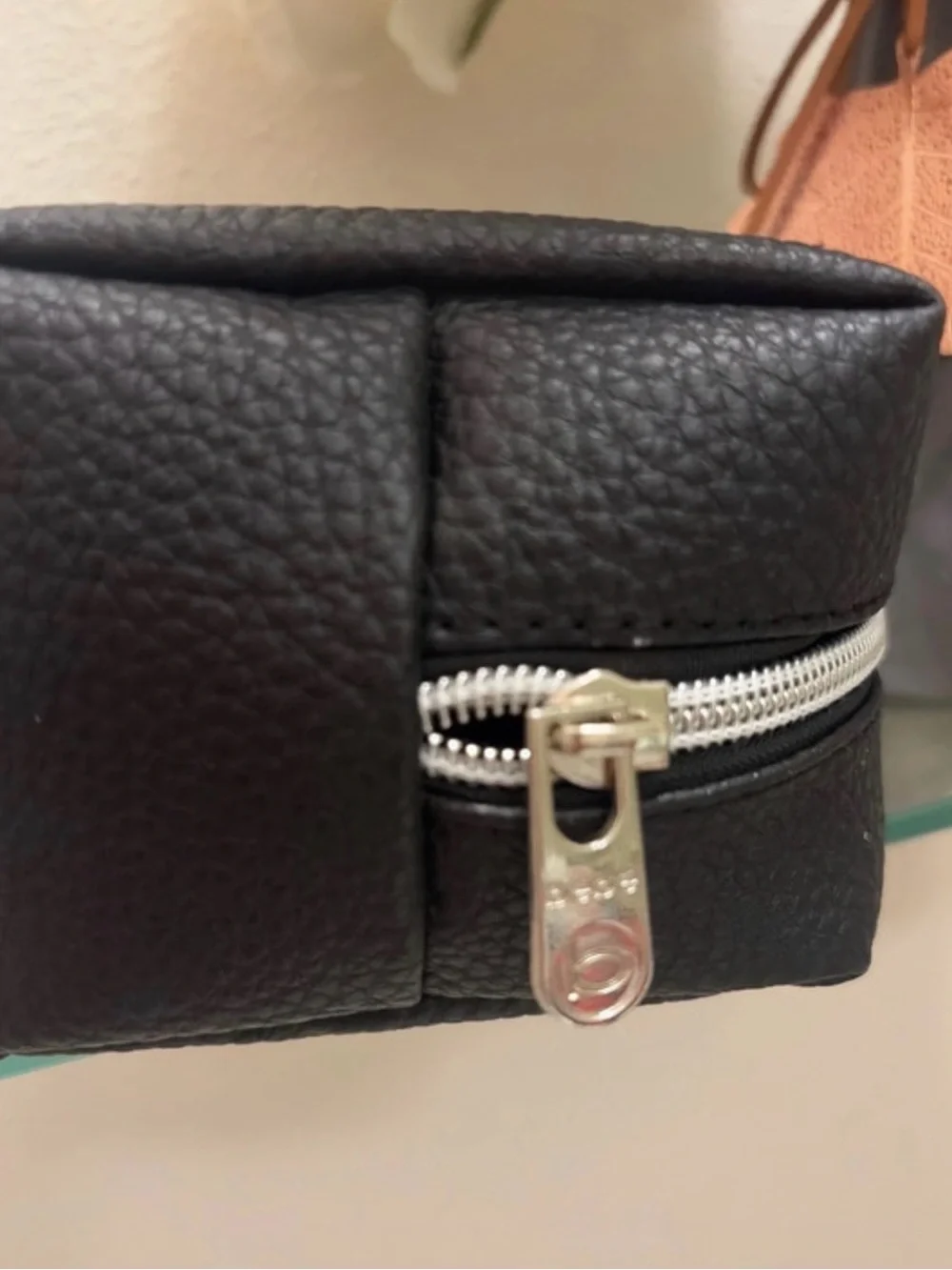 bebe sleek black